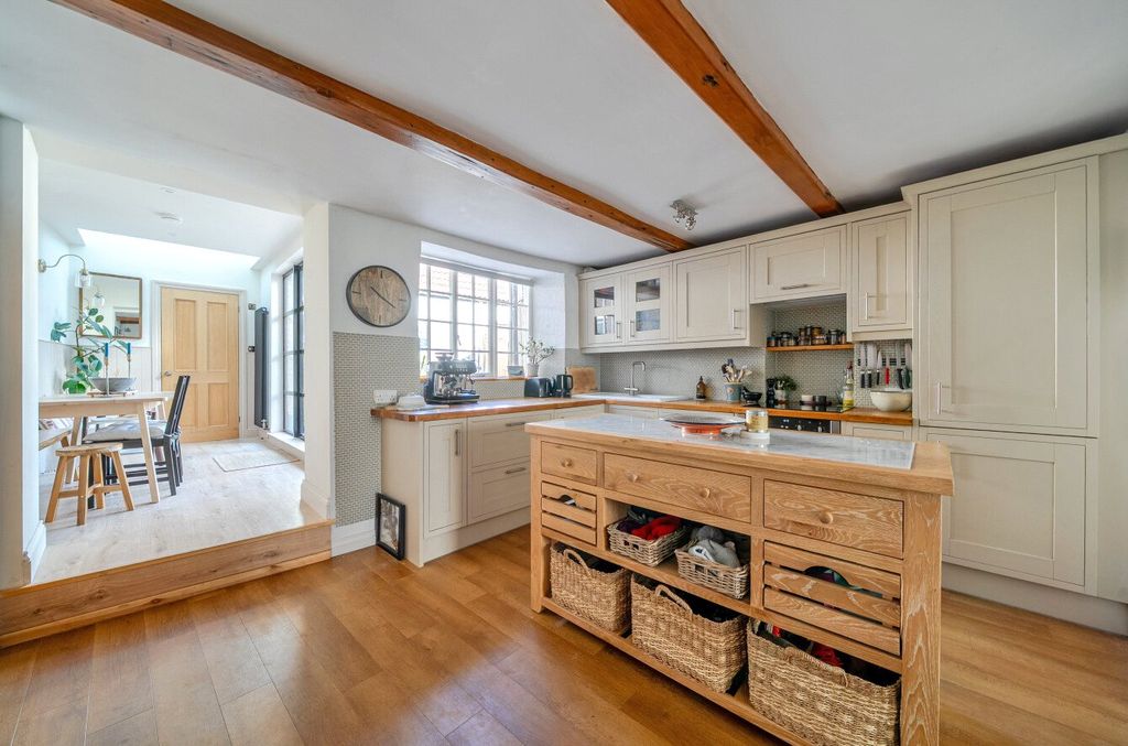 Property photo 3 of 12 Kitchen