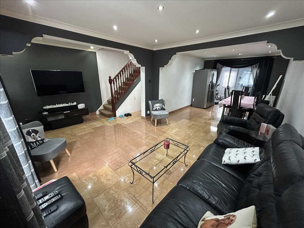 Property photo 2 of 20