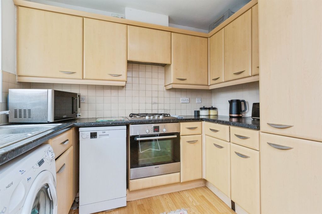 Property photo 3 of 17