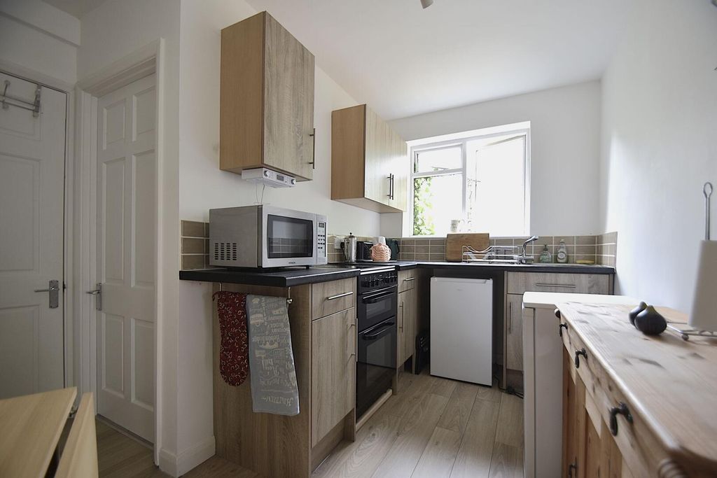 Additional image 5 of 1 bed flat to rent40 Victoria Avenue, Shanklin PO37