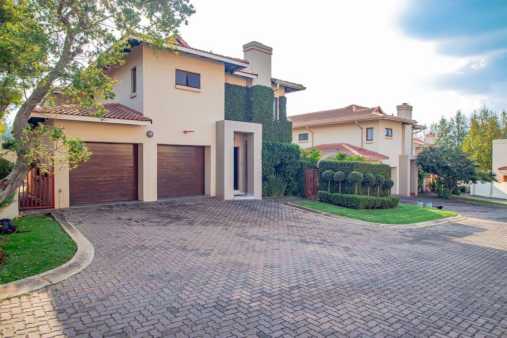Property photo 1 of 39 Cn1736698