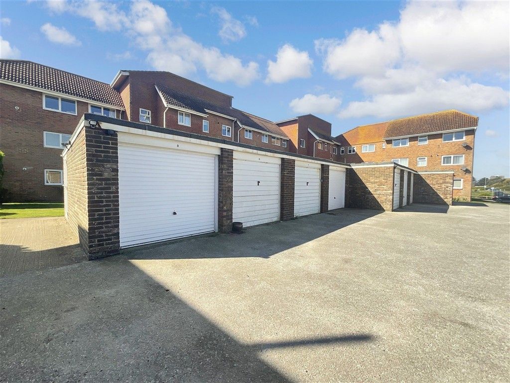 Property photo 2 of 9 Garage