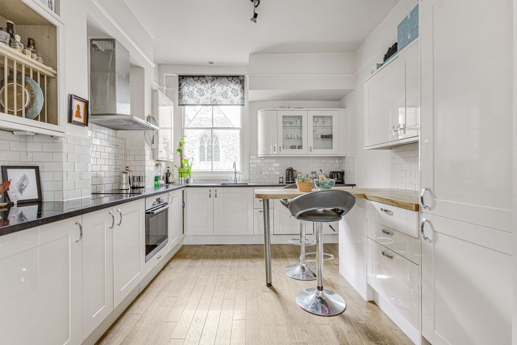 Property photo 2 of 9