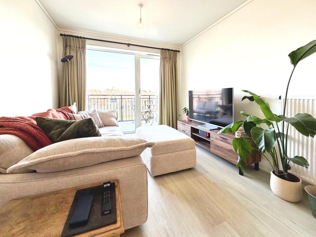 Property photo 2 of 20 Open Plan Lounge / Dining