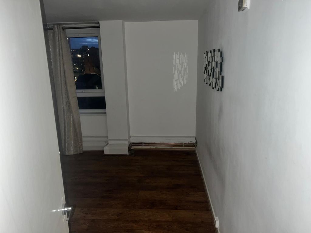 Property photo 3 of 8 Gallery