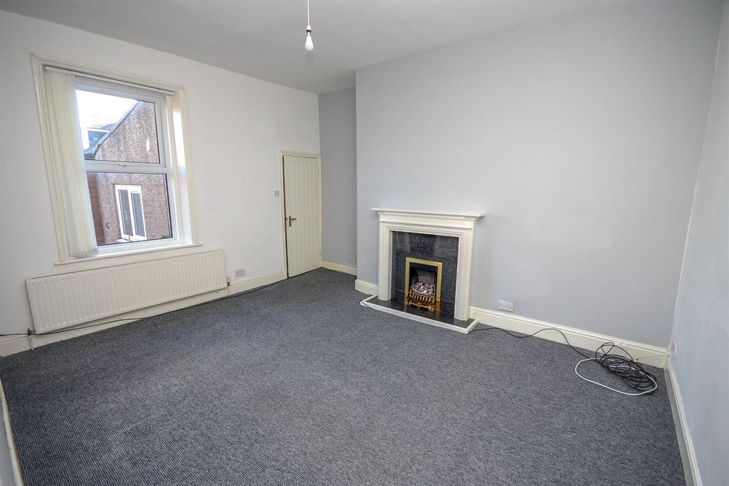 Property photo 2 of 11 Lounge