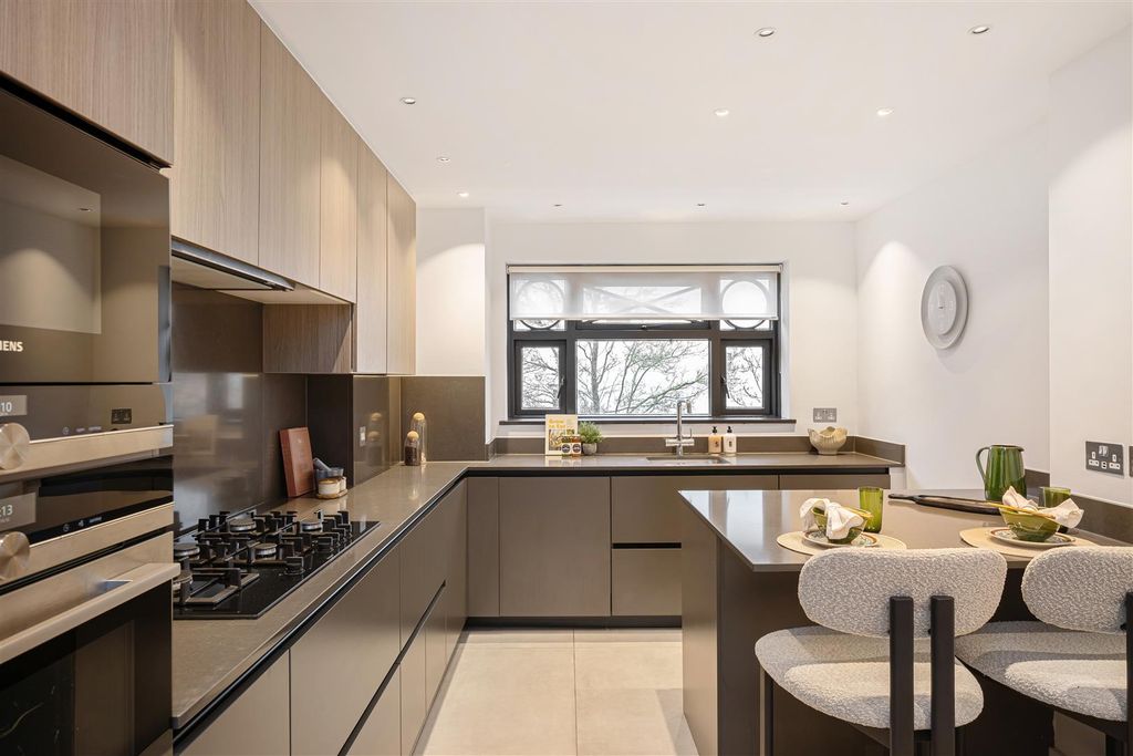 Property photo 3 of 10 Flat 7 Parkwood Point Hi-12.Jpg
