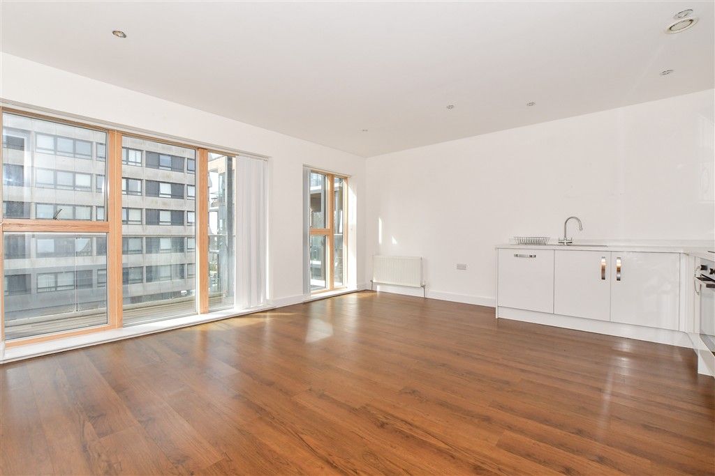 Property photo 2 of 9 Lounge/Kitchen