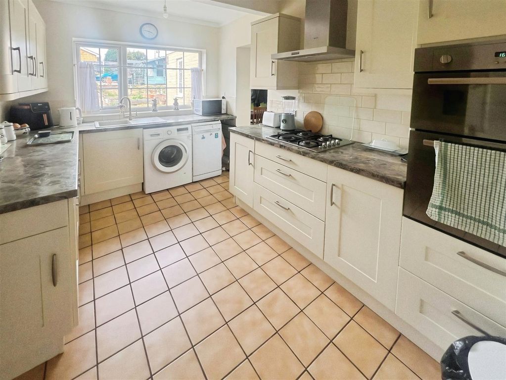 Property photo 2 of 19 Kitchen