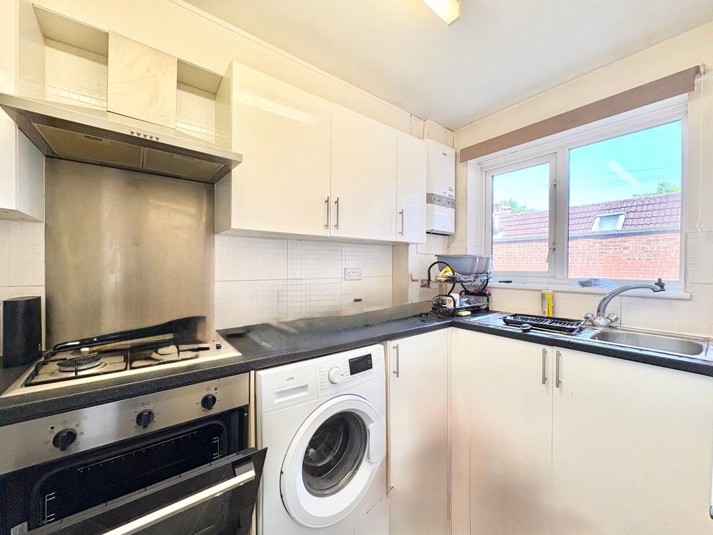 Property photo 3 of 8 Kitchen