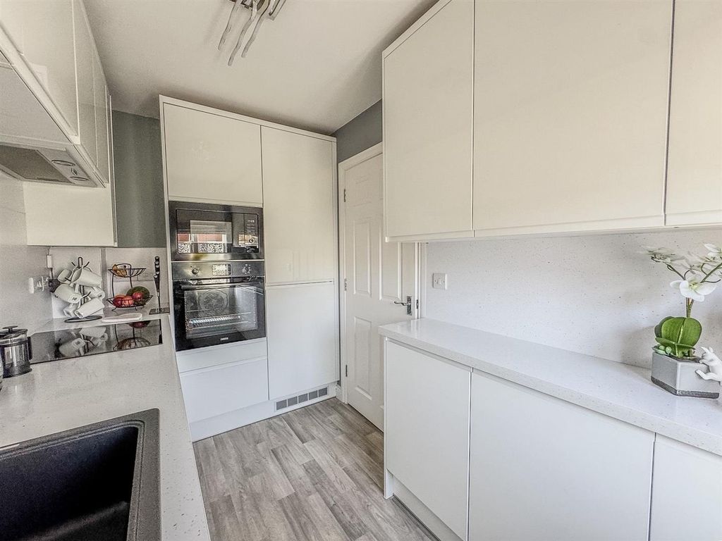 Property photo 3 of 29 Kitchen