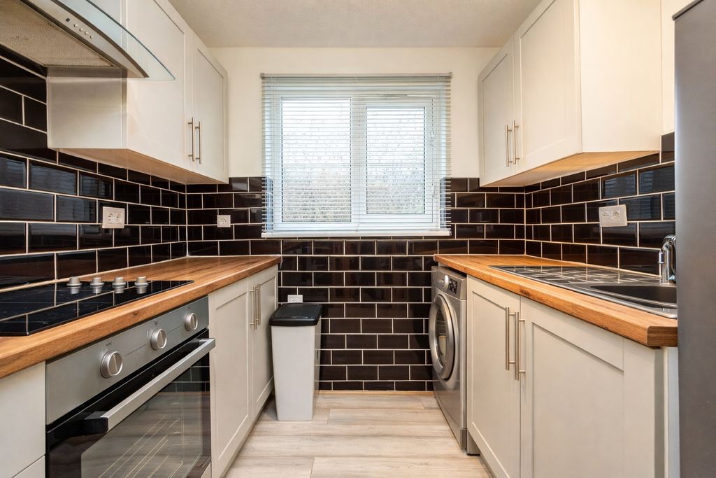 Property photo 3 of 7 Picture 3