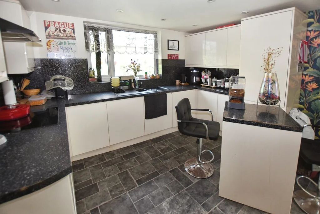 Property photo 3 of 15 Picture 3