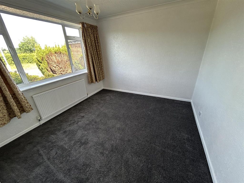 Property photo 3 of 7 Dining Room