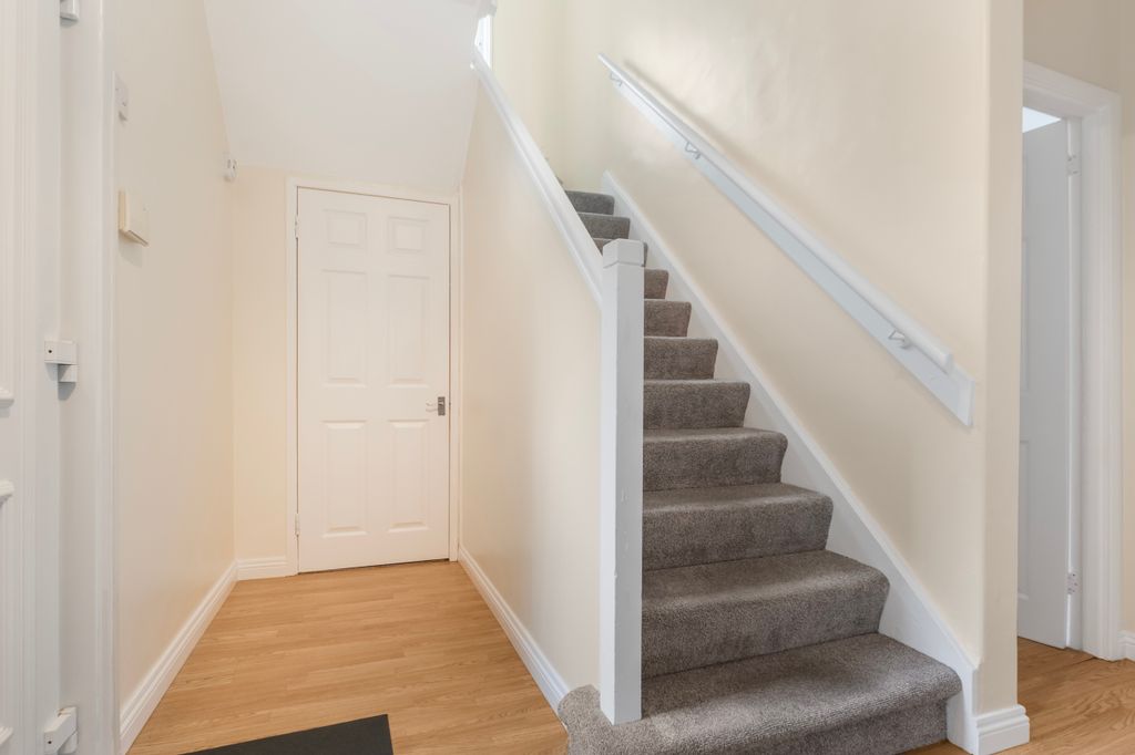 Property photo 2 of 30