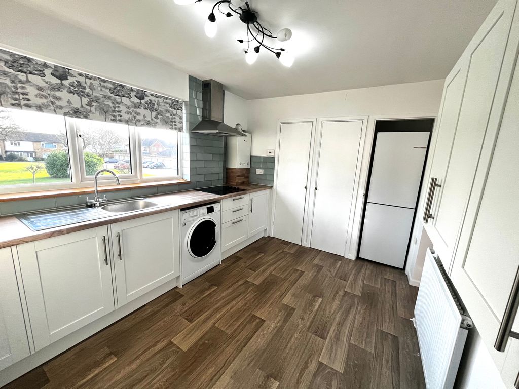 Property photo 2 of 11 Kitchen