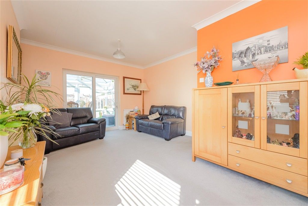 Property photo 2 of 15 Lounge