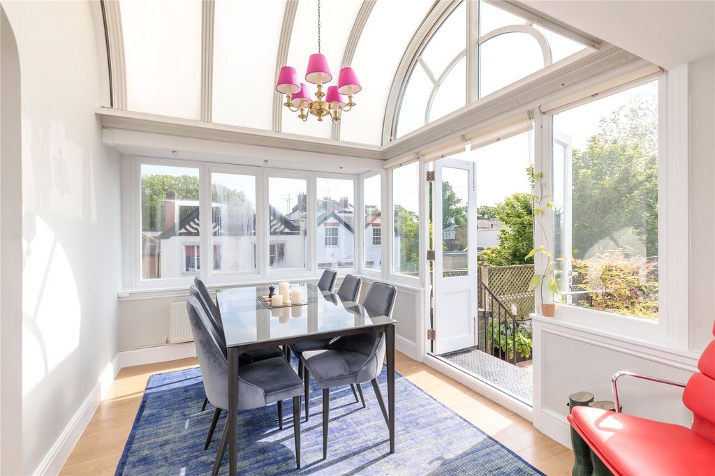 Property photo 2 of 8 Picture No. 18