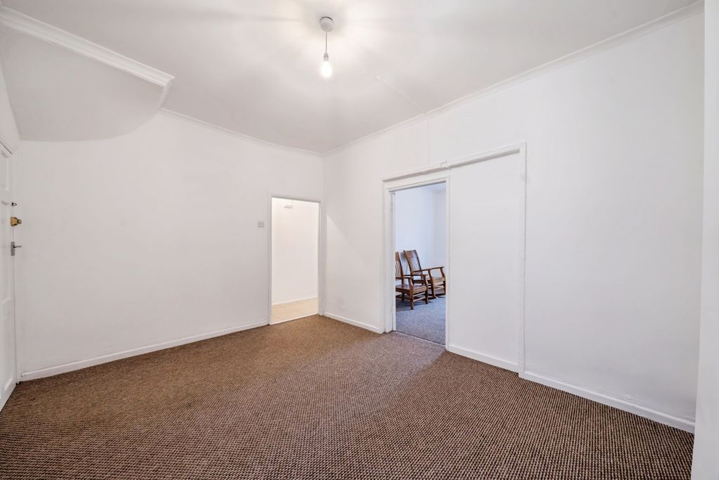 Property photo 3 of 17 Dining Room