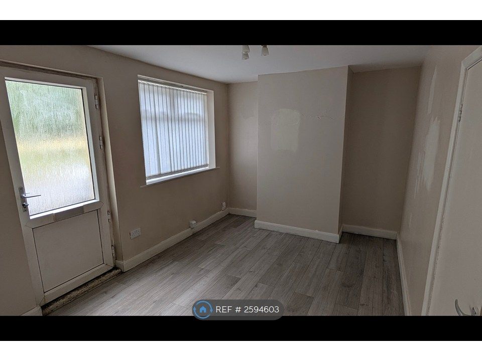 Property photo 1 of 7 Front Lounge