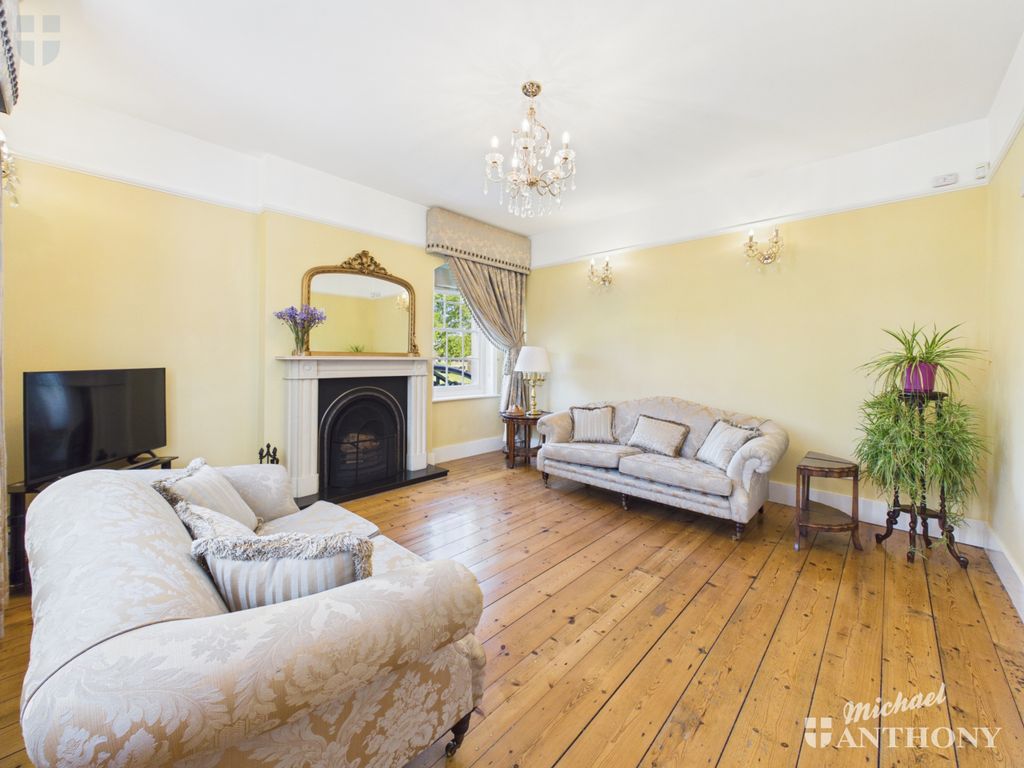 Property photo 2 of 40 Sitting Room