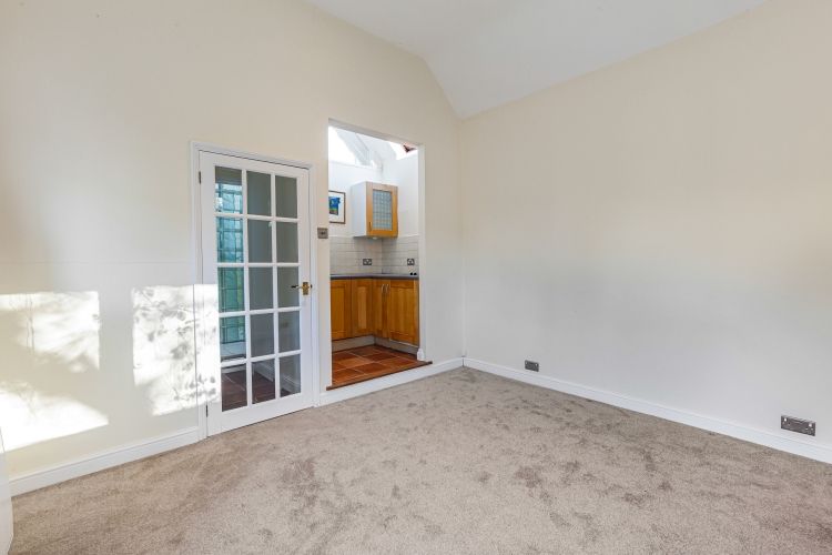 Property photo 3 of 8 309403