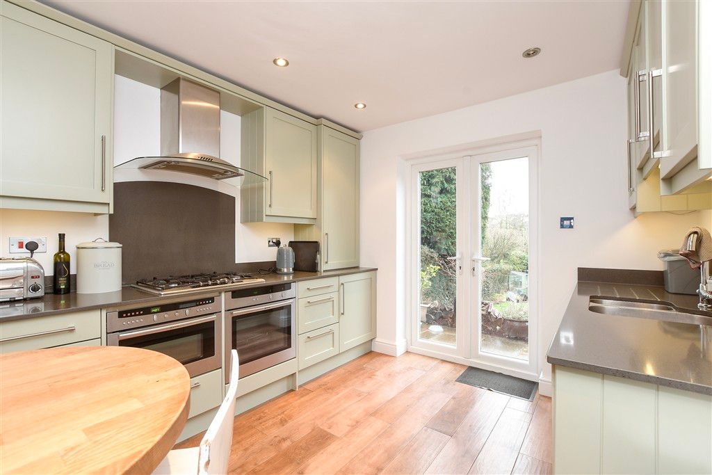 Property photo 3 of 17 Kitchen