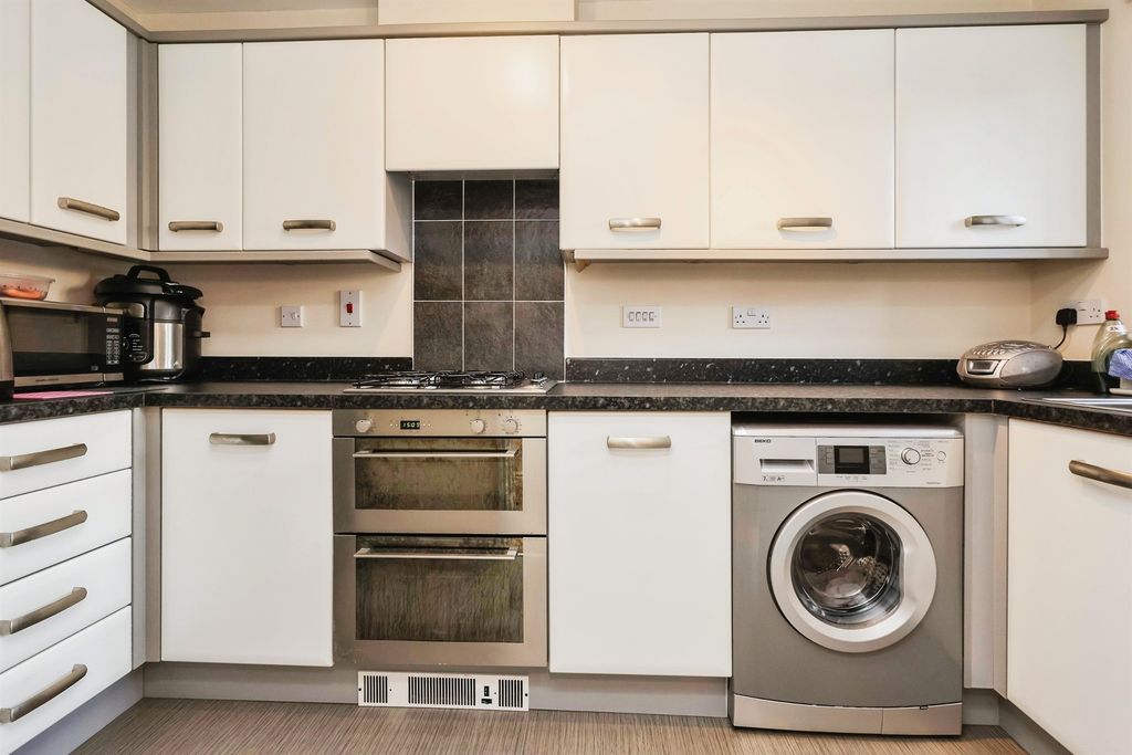 Property photo 3 of 19