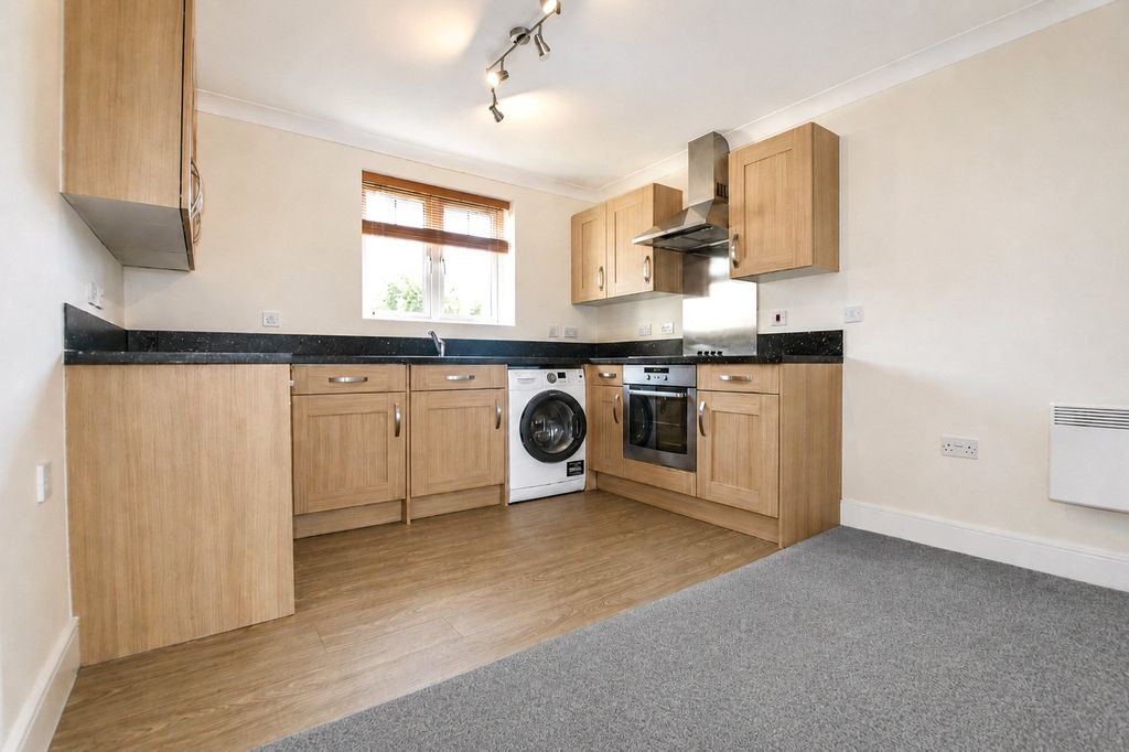 Property photo 2 of 8 Picture No. 18