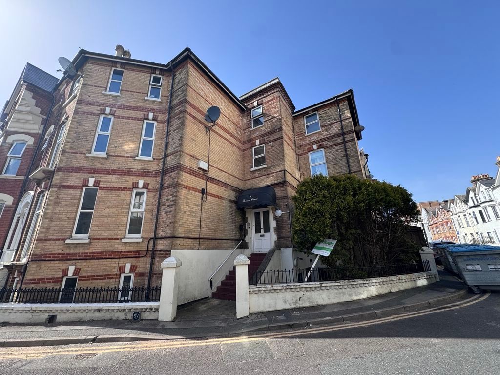 Property photo 1 of 8 Photo 8