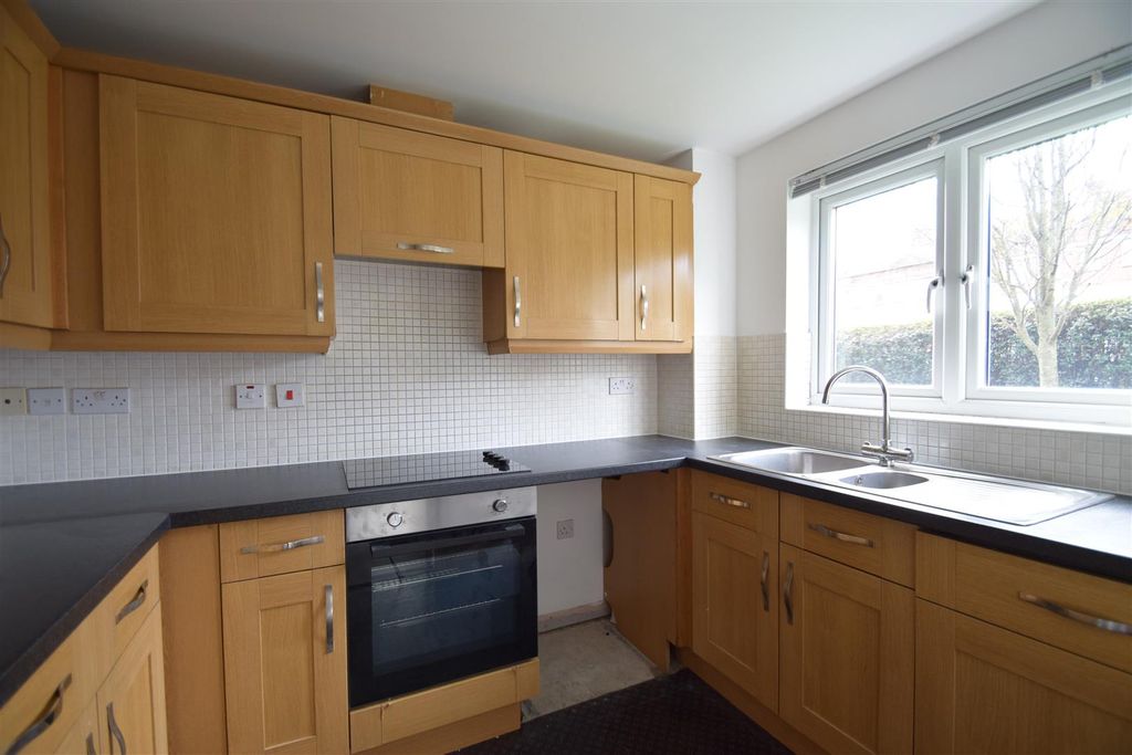 Property photo 3 of 7 Kitchen