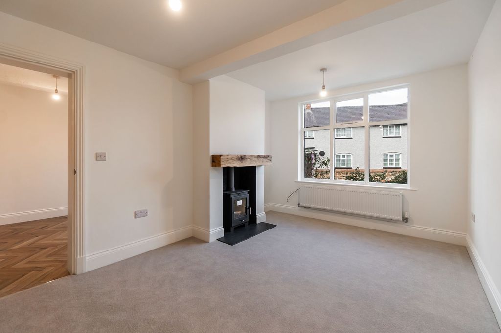 Property photo 2 of 25