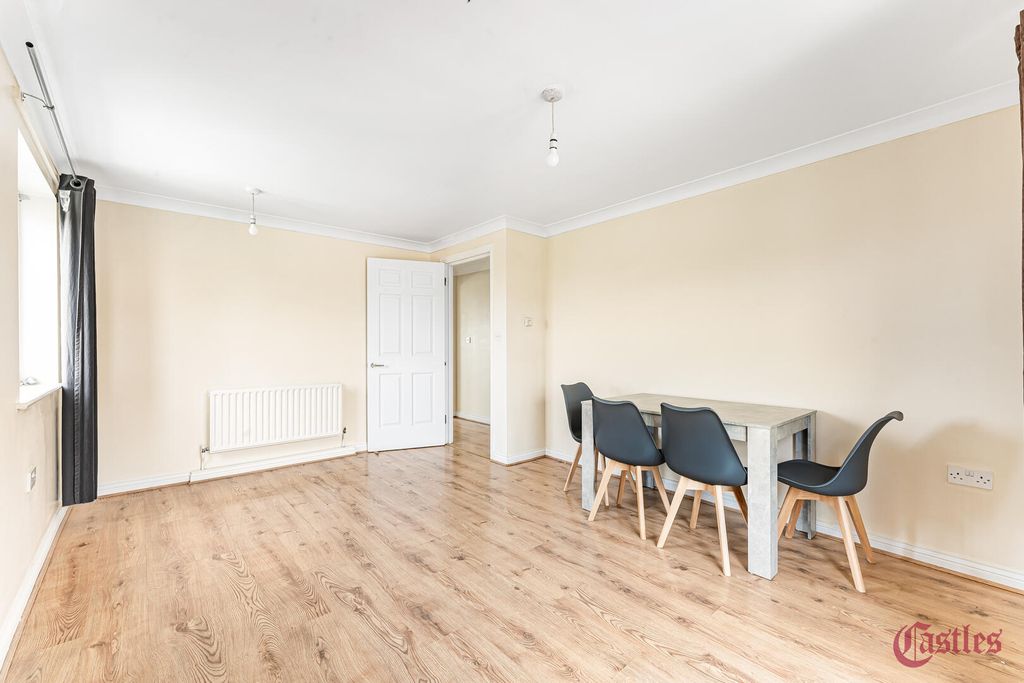 Property photo 2 of 20 Dining Room