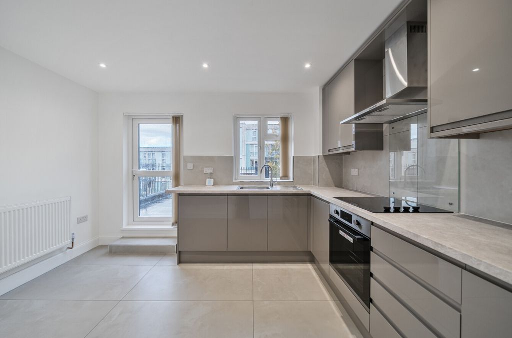 Property photo 1 of 19 1538656-15-1A17cd...