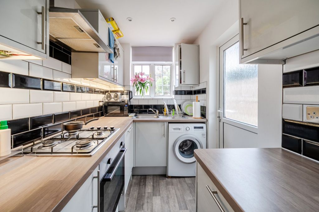 Property photo 2 of 10 Picture No. 27