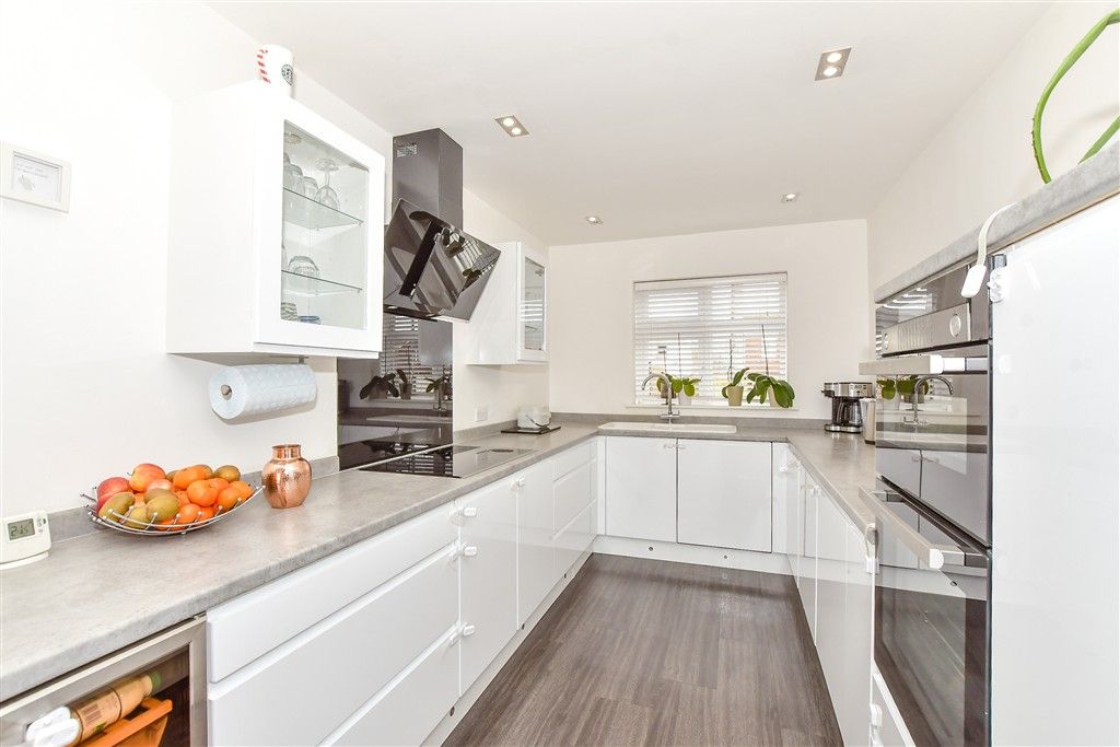 Property photo 2 of 12 Kitchen