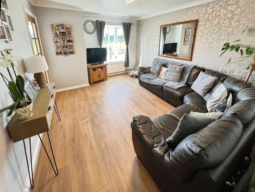 Property photo 2 of 17 Lounge