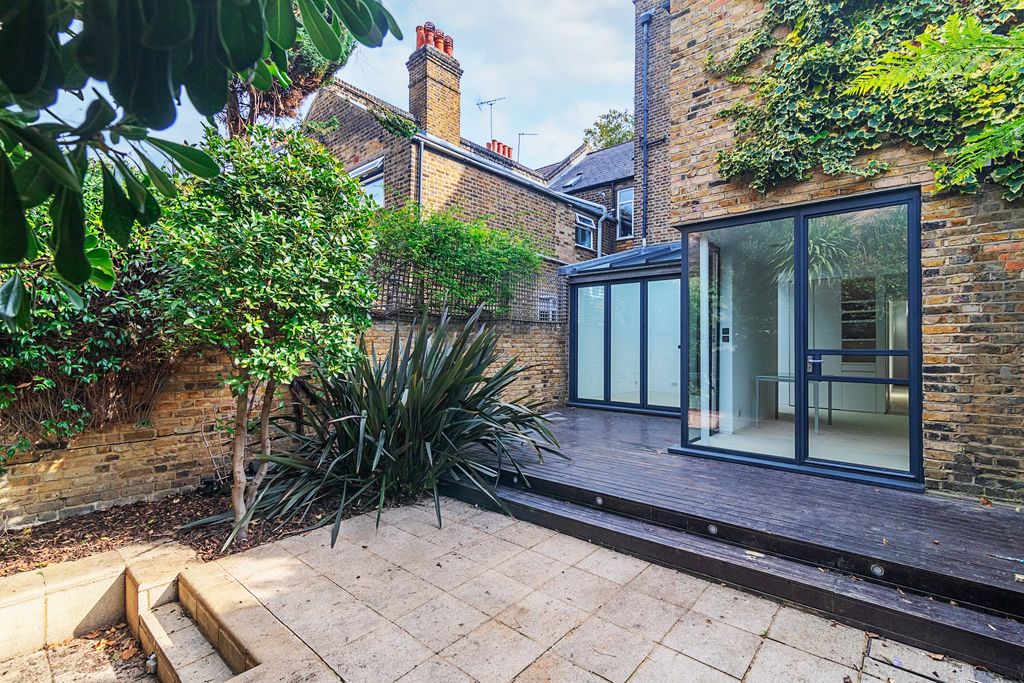 Property photo 3 of 47 Scawen_Road_12