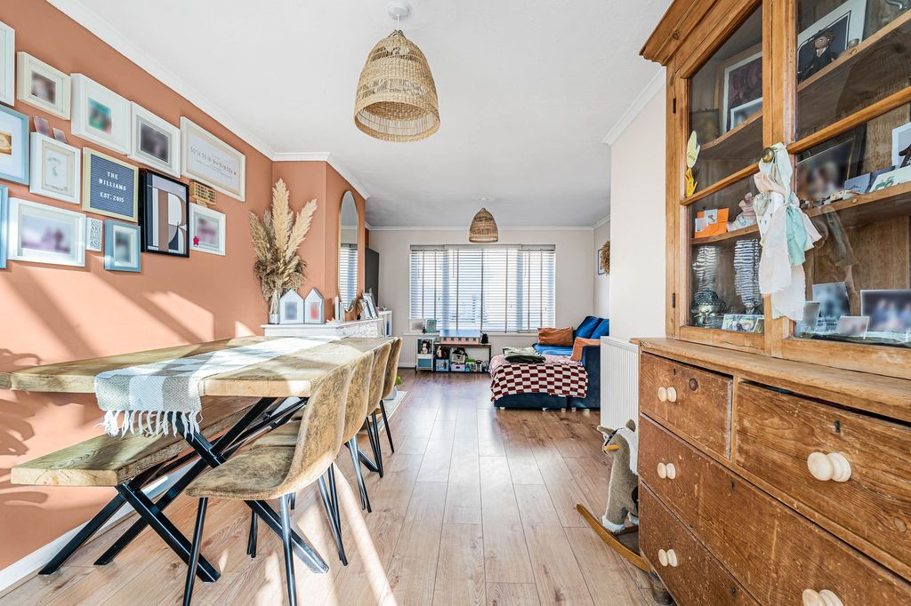 Property photo 3 of 22