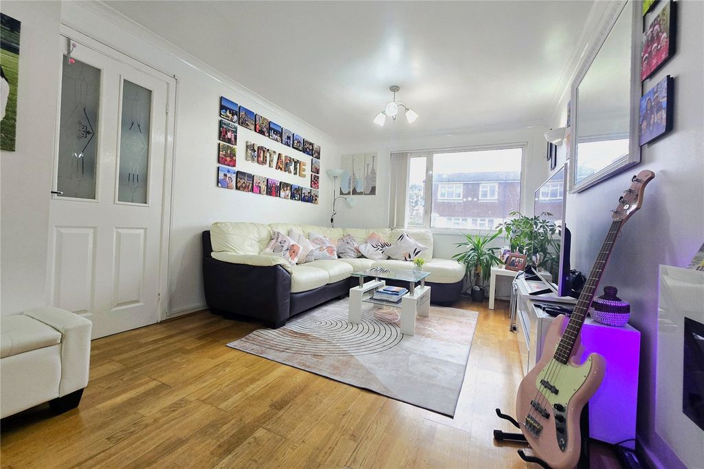 Property photo 2 of 17 Picture No. 15