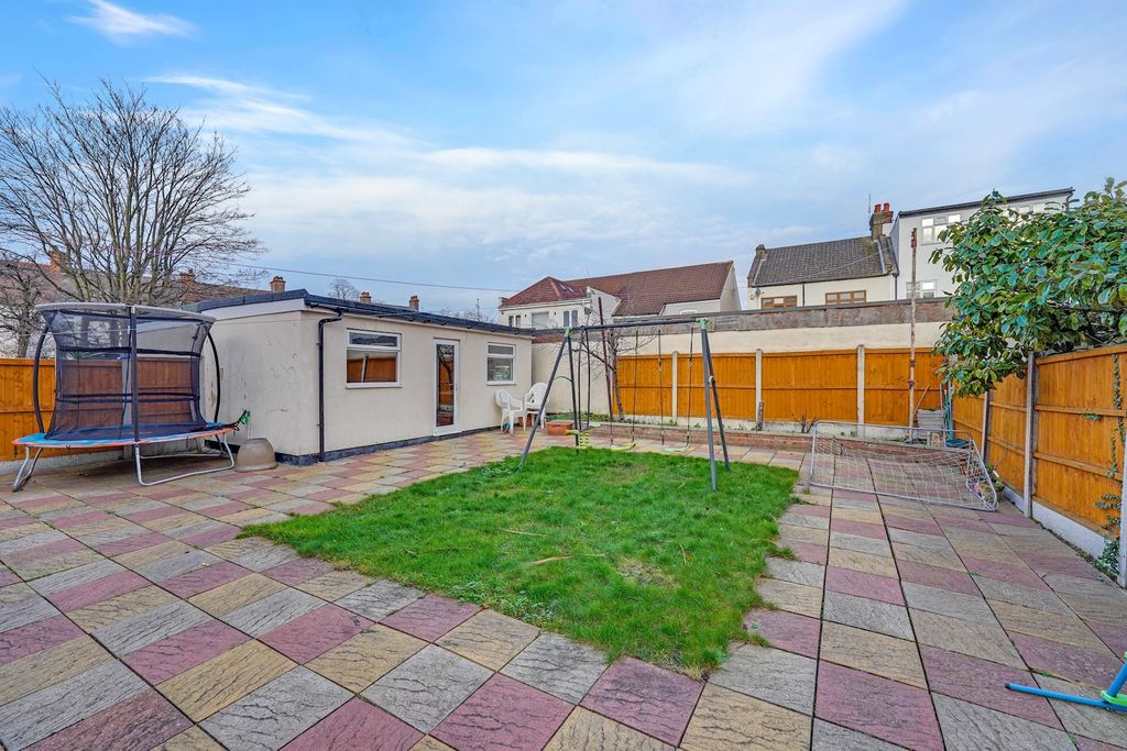 Property photo 2 of 24 Private Rear Garden 