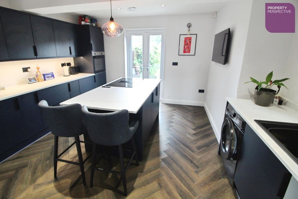 Property photo 3 of 10 Breakfast Kitchen