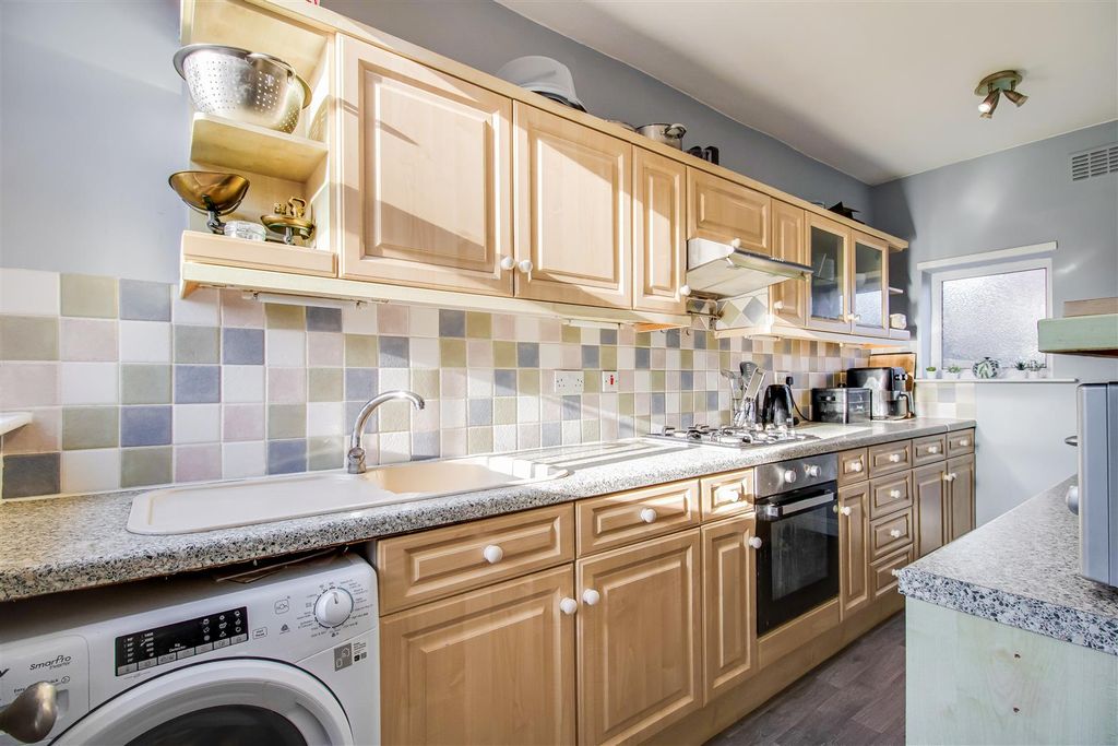 Property photo 2 of 11