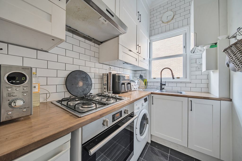 Property photo 2 of 19 Kitchen