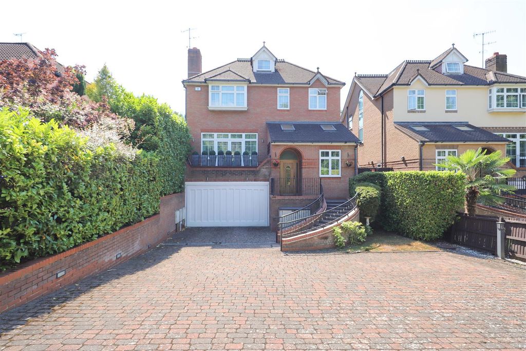 Property photo 1 of 34 Sandy Lane