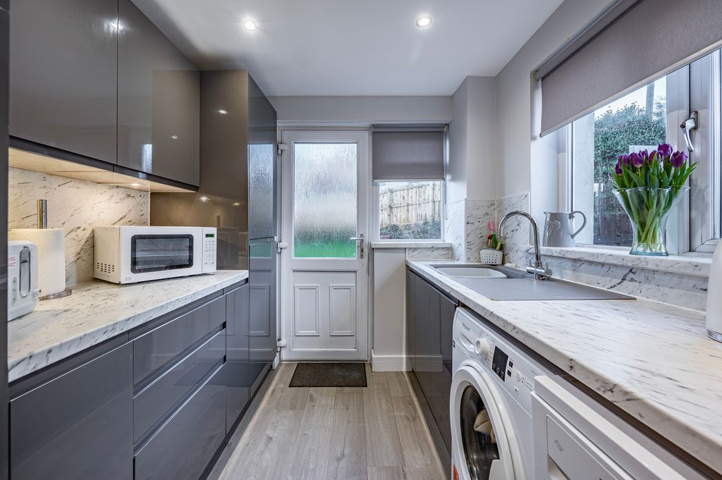 Property photo 3 of 28