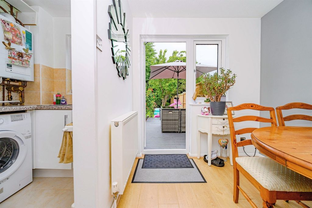 Property photo 3 of 12