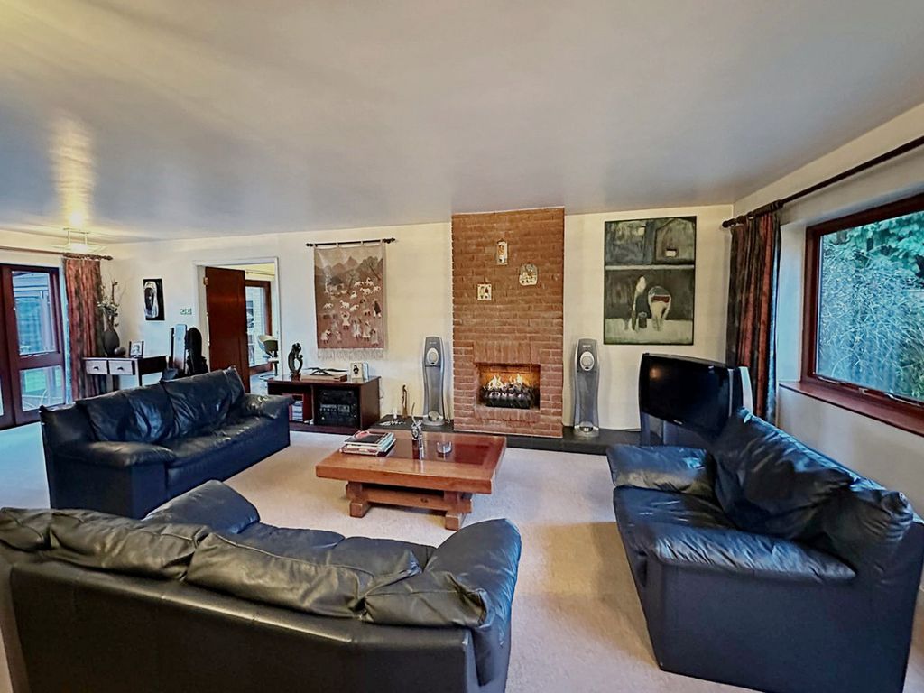 Property photo 3 of 25