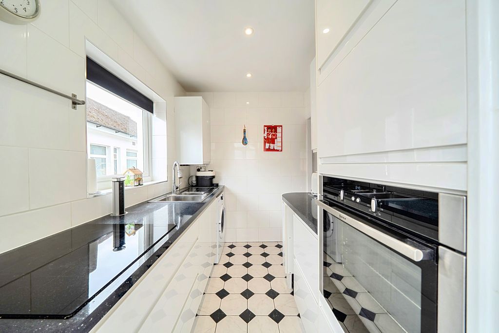 Property photo 3 of 20 1436697-18-69Ca97...