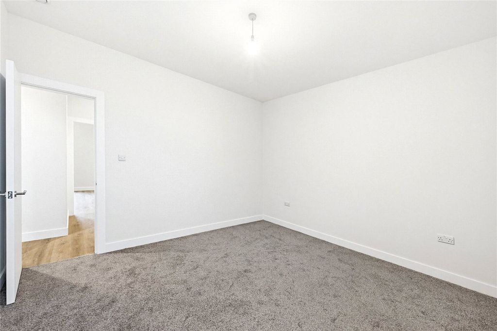 Property photo 3 of 5 Picture No. 04